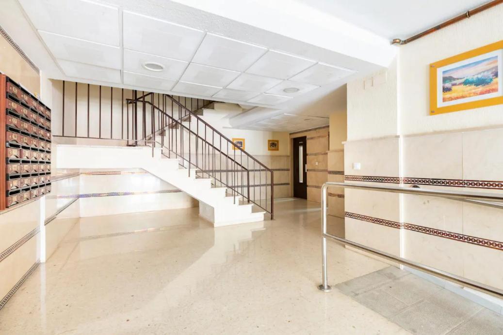 Apartamento Amplio Con 4 Habitaciones Y 2 Banos - Great Apartment With 4 Rooms - 2 Baths Sevilla Eksteriør billede