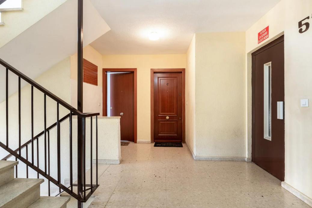 Apartamento Amplio Con 4 Habitaciones Y 2 Banos - Great Apartment With 4 Rooms - 2 Baths Sevilla Eksteriør billede