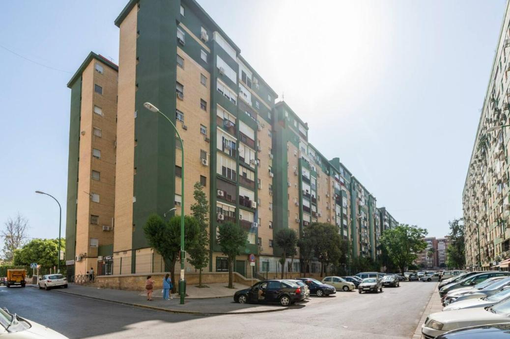 Apartamento Amplio Con 4 Habitaciones Y 2 Banos - Great Apartment With 4 Rooms - 2 Baths Sevilla Eksteriør billede
