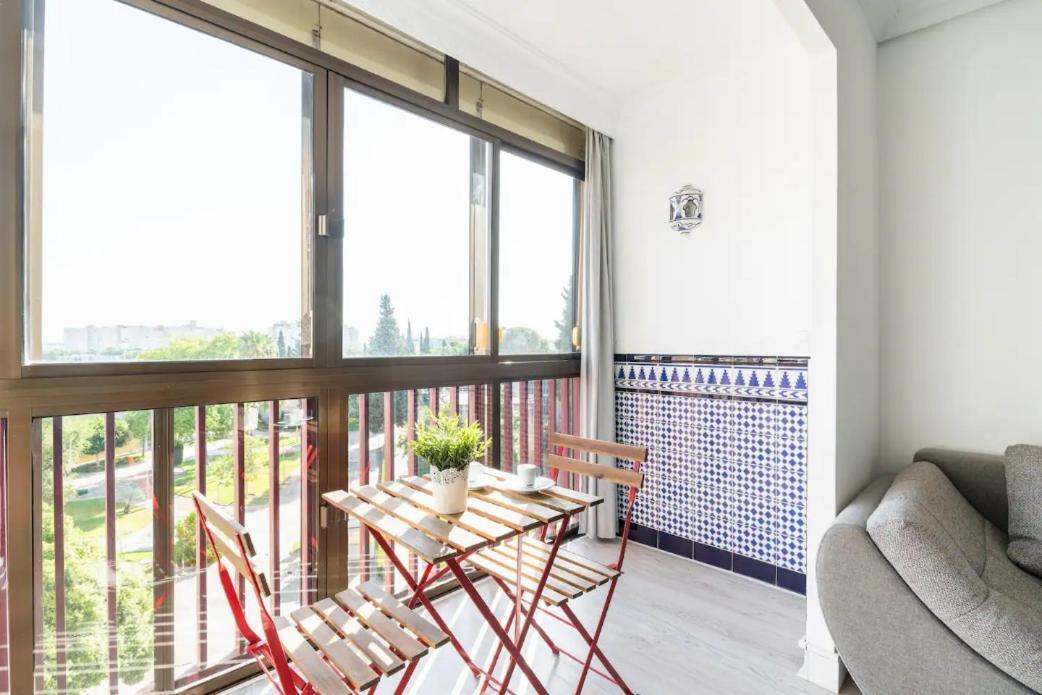 Apartamento Amplio Con 4 Habitaciones Y 2 Banos - Great Apartment With 4 Rooms - 2 Baths Sevilla Eksteriør billede