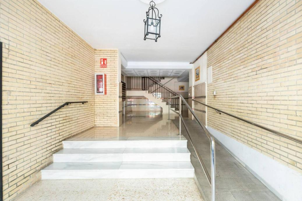Apartamento Amplio Con 4 Habitaciones Y 2 Banos - Great Apartment With 4 Rooms - 2 Baths Sevilla Eksteriør billede