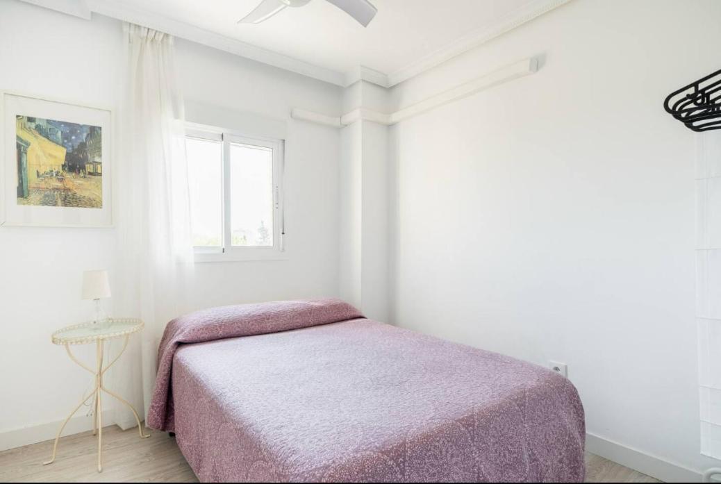 Apartamento Amplio Con 4 Habitaciones Y 2 Banos - Great Apartment With 4 Rooms - 2 Baths Sevilla Eksteriør billede