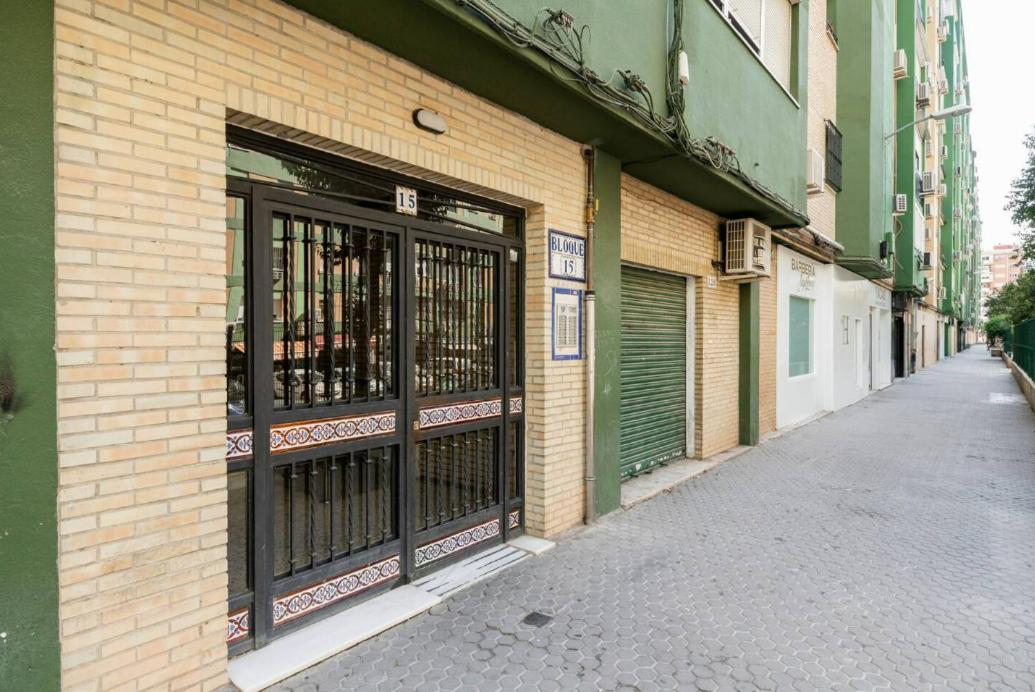 Apartamento Amplio Con 4 Habitaciones Y 2 Banos - Great Apartment With 4 Rooms - 2 Baths Sevilla Eksteriør billede