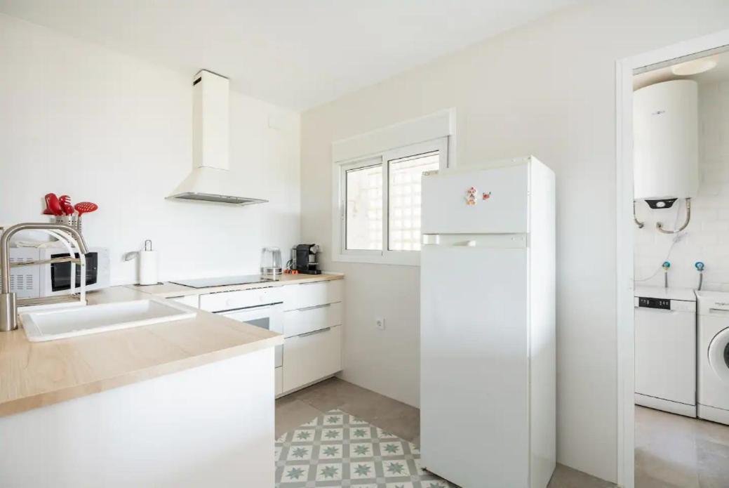 Apartamento Amplio Con 4 Habitaciones Y 2 Banos - Great Apartment With 4 Rooms - 2 Baths Sevilla Eksteriør billede