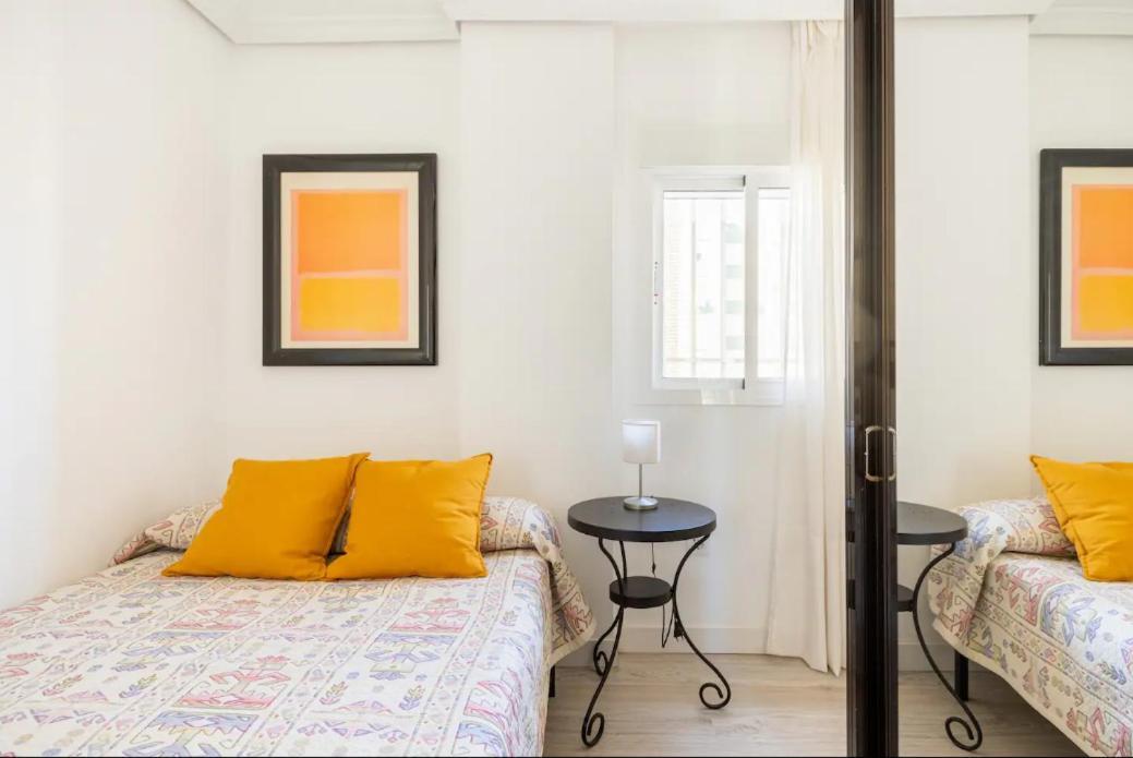 Apartamento Amplio Con 4 Habitaciones Y 2 Banos - Great Apartment With 4 Rooms - 2 Baths Sevilla Eksteriør billede