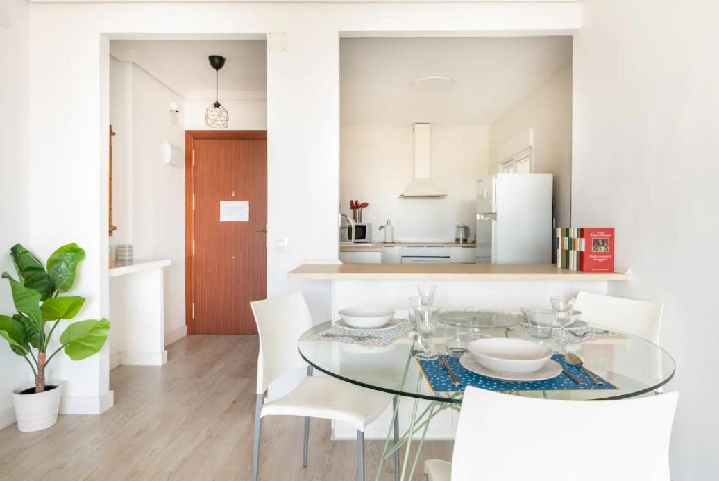 Apartamento Amplio Con 4 Habitaciones Y 2 Banos - Great Apartment With 4 Rooms - 2 Baths Sevilla Eksteriør billede