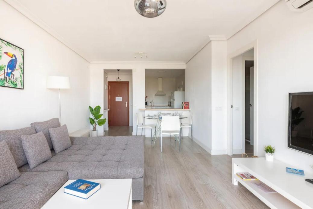 Apartamento Amplio Con 4 Habitaciones Y 2 Banos - Great Apartment With 4 Rooms - 2 Baths Sevilla Eksteriør billede