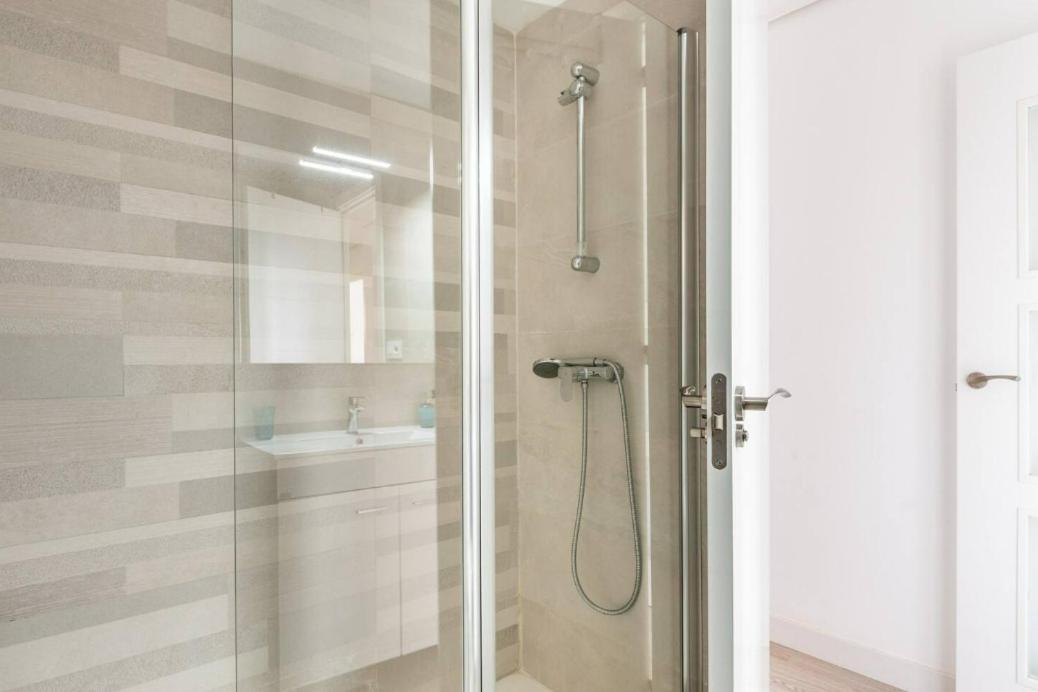 Apartamento Amplio Con 4 Habitaciones Y 2 Banos - Great Apartment With 4 Rooms - 2 Baths Sevilla Eksteriør billede
