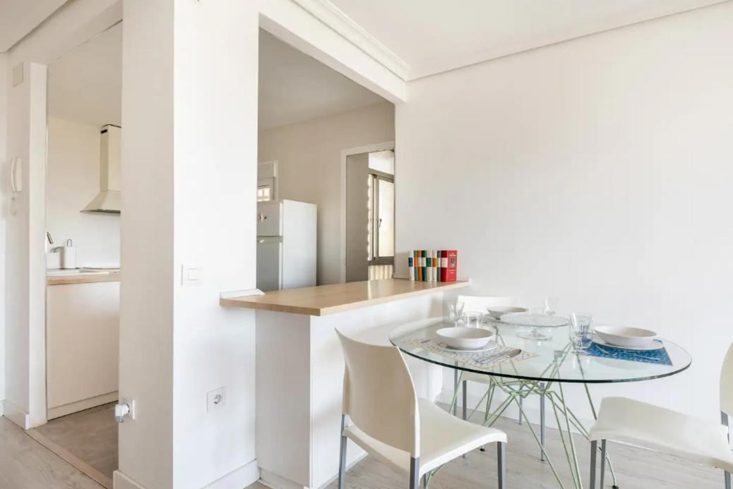Apartamento Amplio Con 4 Habitaciones Y 2 Banos - Great Apartment With 4 Rooms - 2 Baths Sevilla Eksteriør billede