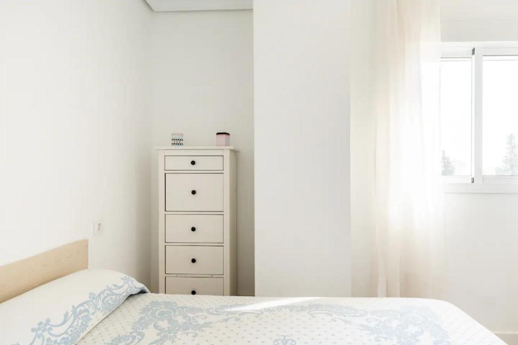 Apartamento Amplio Con 4 Habitaciones Y 2 Banos - Great Apartment With 4 Rooms - 2 Baths Sevilla Eksteriør billede
