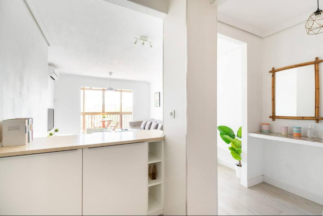 Apartamento Amplio Con 4 Habitaciones Y 2 Banos - Great Apartment With 4 Rooms - 2 Baths Sevilla Eksteriør billede